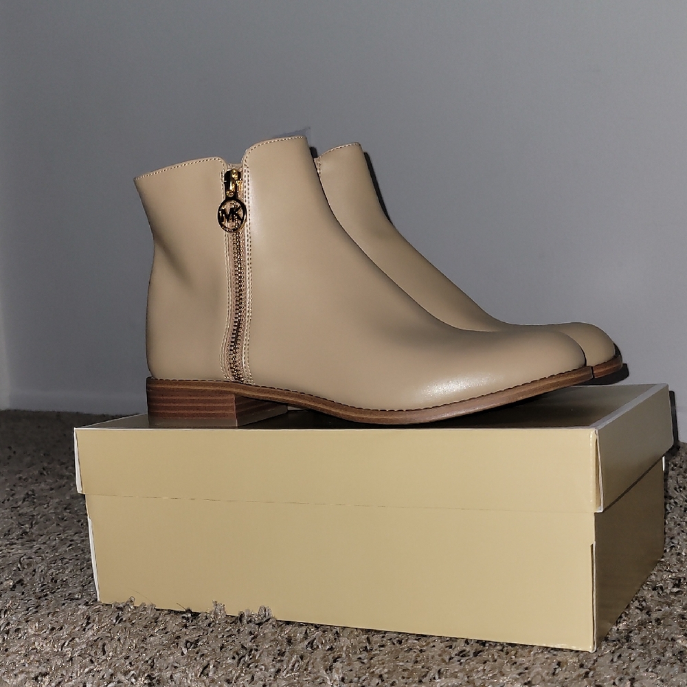 Michael Kors Camel Jean Ankle Bootie Size 8.5 NWT